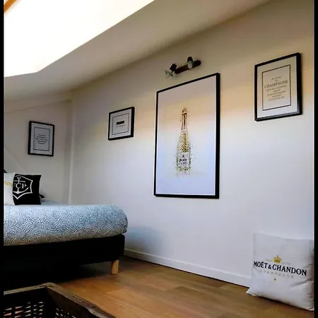 Studio Champagne Apartment *